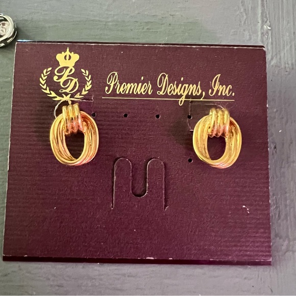 Premier Designs Gold Tone Knot Earrings NEW - Picture 1 of 3